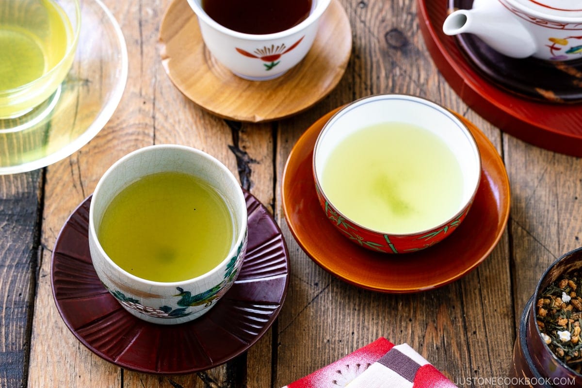 image showing popular green teas from sencha to gyokuro to hojicha