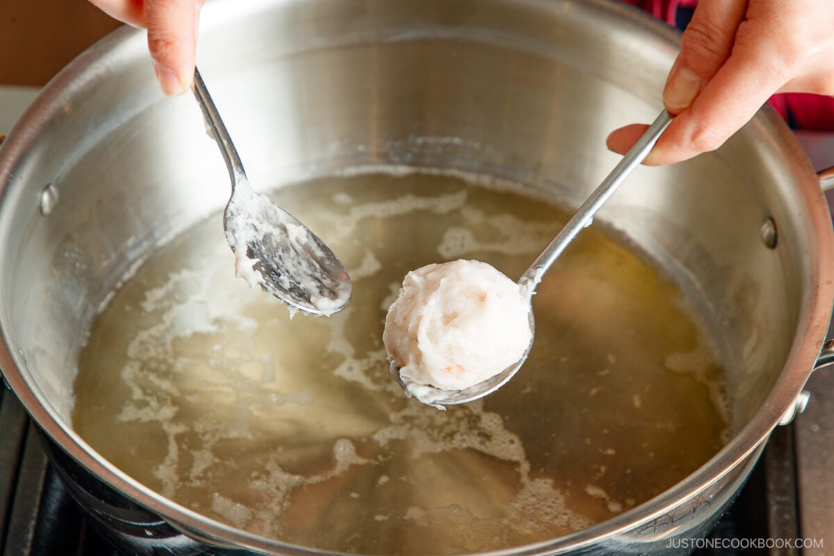 Making the shrimp paste into a nice ball shape using two spoons.